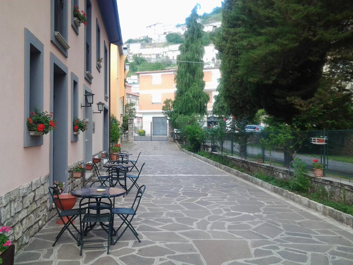 Casale Maginulfo Hotel Roccamandolfi ภายนอก รูปภาพ